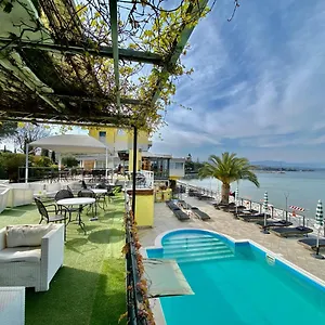 Estee Hotell
