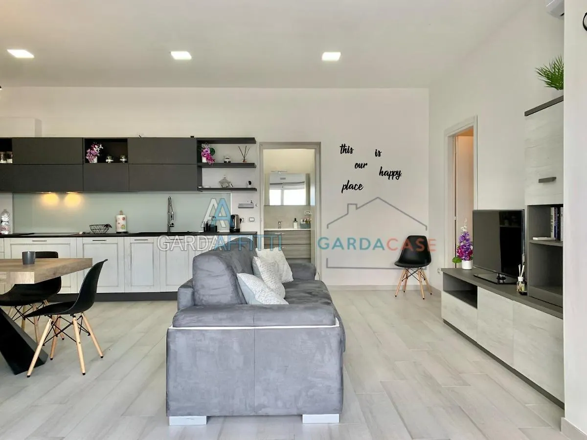 Cristallo Apartment - Accesso Gratuito A Parco Acquatico Desenzano del Garda Italy