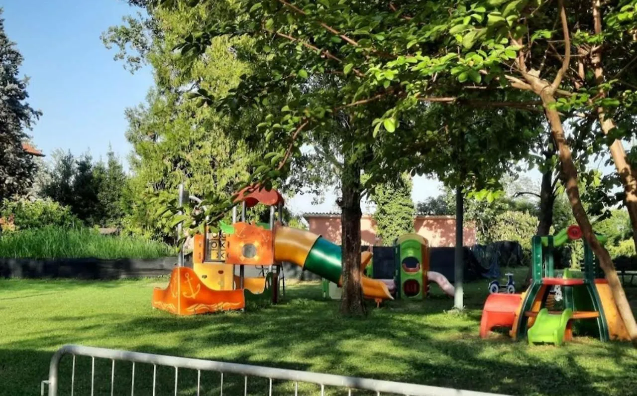 Cristallo Apartment - Accesso Gratuito A Parco Acquatico Desenzano del Garda Italy