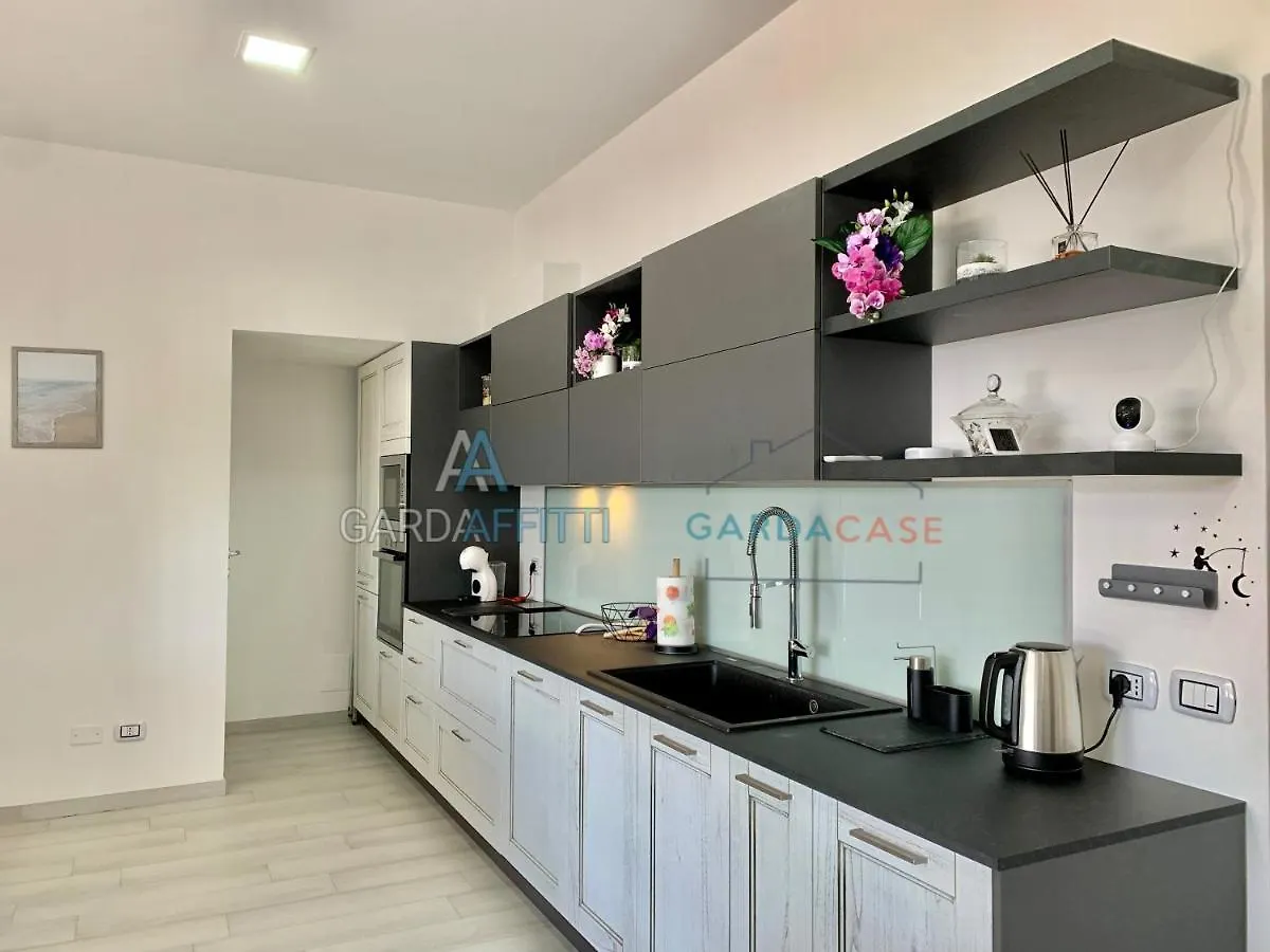 Cristallo Apartment - Accesso Gratuito A Parco Acquatico Desenzano del Garda 0*,  Italy