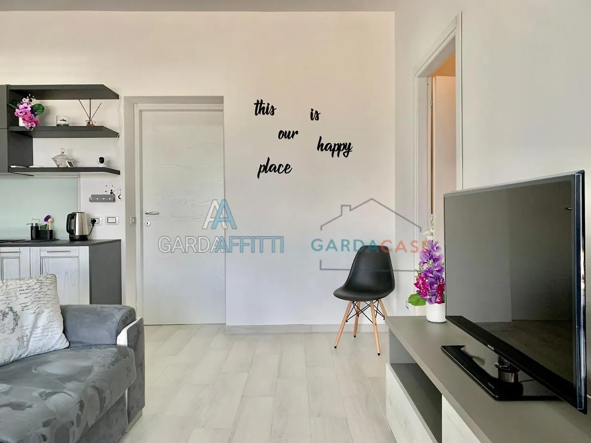 Cristallo Apartment - Accesso Gratuito A Parco Acquatico Desenzano del Garda Italy
