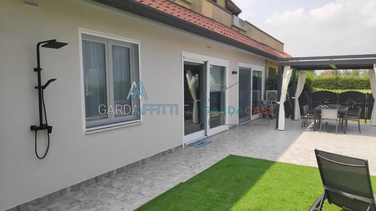 Cristallo Apartment - Accesso Gratuito A Parco Acquatico Desenzano del Garda Italy