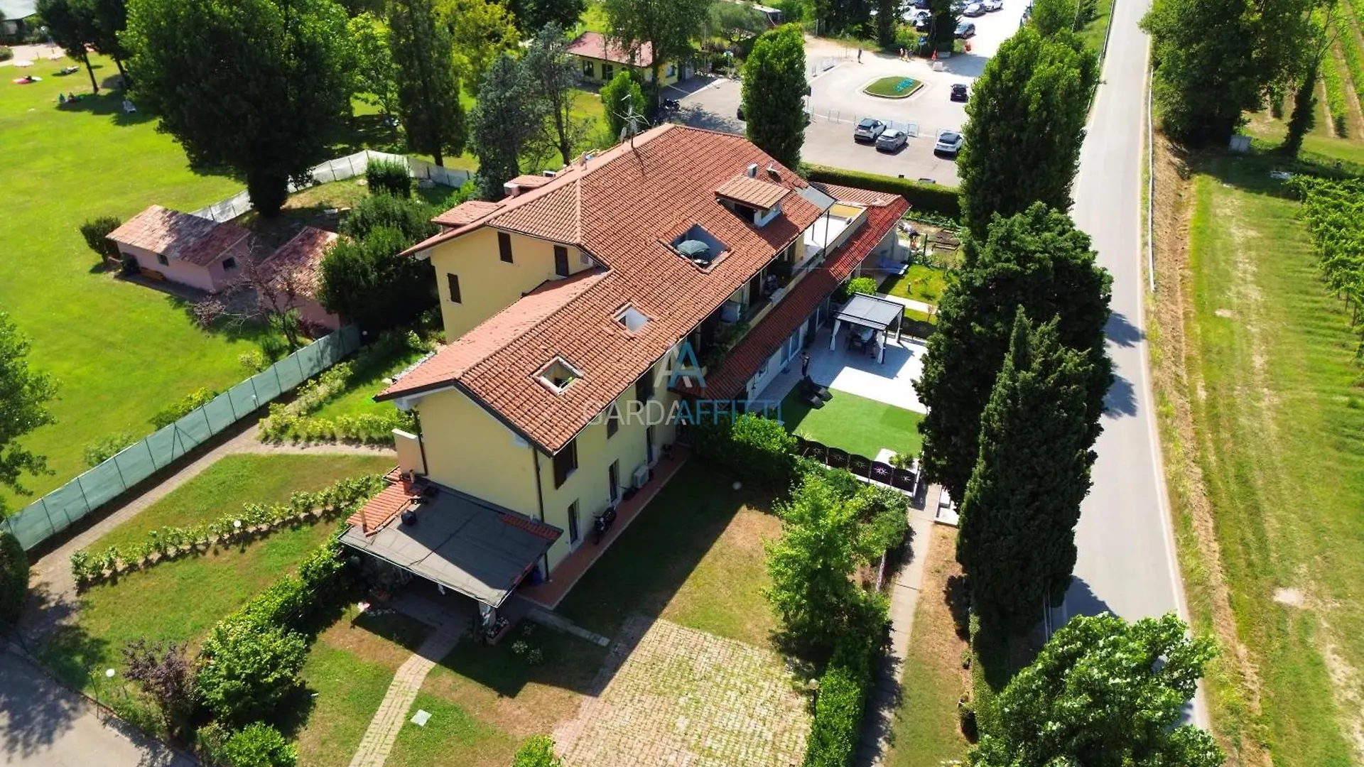 Cristallo Apartment - Accesso Gratuito A Parco Acquatico Desenzano del Garda 0*,  Italy